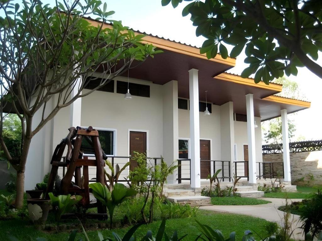 The Park Nangrong Resort Εξωτερικό φωτογραφία