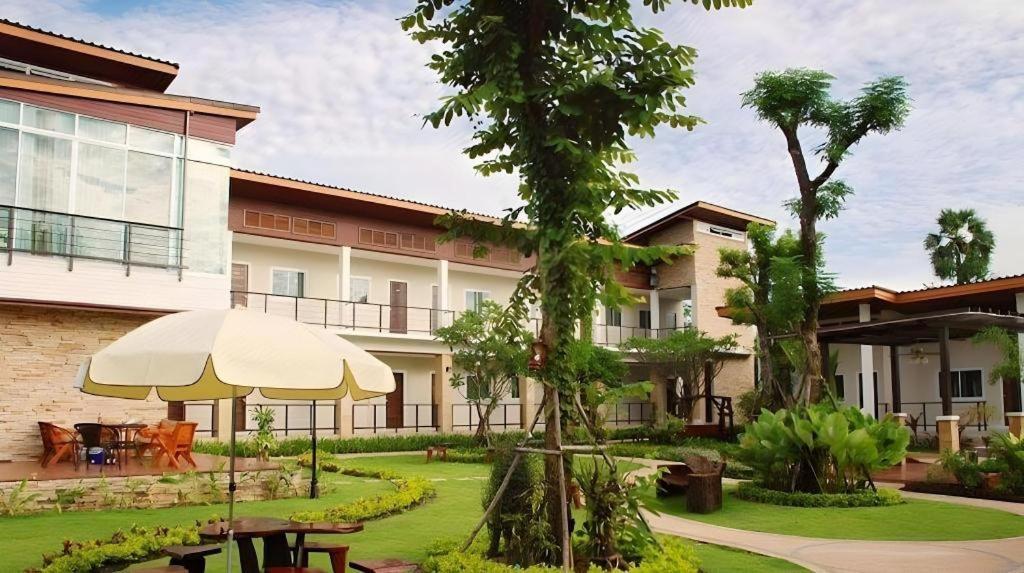 The Park Nangrong Resort Εξωτερικό φωτογραφία